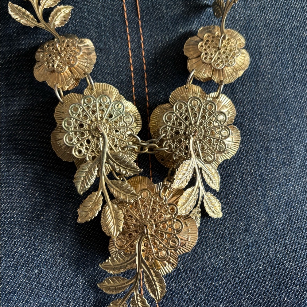Vintage Gold Floral Necklace and Pearl Necklace Bundle - Picture 3 of 7